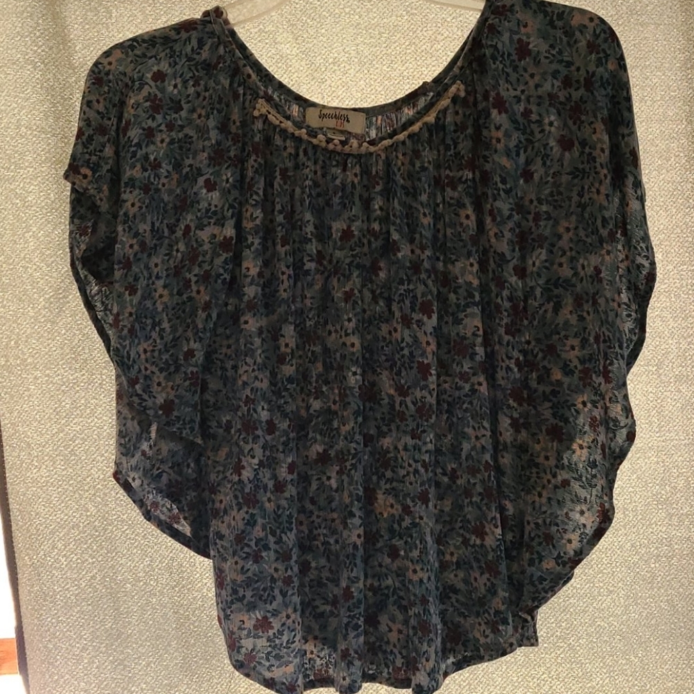 Blue floral batwing short sleeve top
